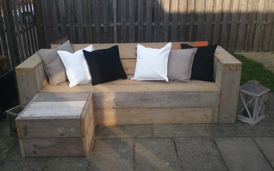 Hallo Frank, Ik heb mijn loungebank van gebruikte steigerplanken gemaakt die rechtstreeks van de bouw af komen.Ik heb de rugleuning iets anders geplaats (heb gekeken hoe hij het beste zat). Ik ben er in totaal zo’n 6 uur mee bezig geweest. De kosten waren ongeveer €50,- De planken heb ik gekregen van de uitvoerder van […]