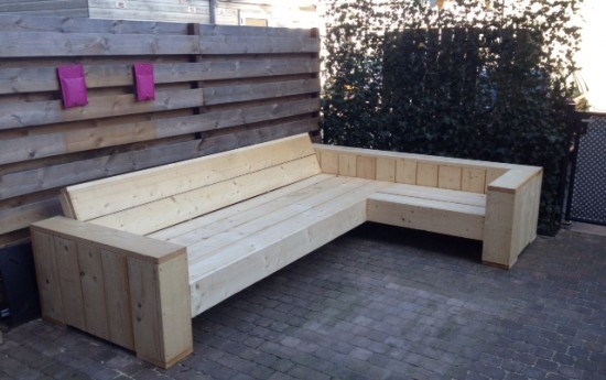 Nou, hou je vast… 🙂 Top beschrijving, nix teveel gezegd, eitje! 😉 Zoals je allicht gezien hebt heb ik het lange gedeelte echt lounge gemaakt door 4 ipv 3 planken op de zitting te gebruiken. Het korte stuk is wel 3 planken, voor opa&oma 🙂 Uiteraard mag je ‘m op FB zetten daar heb ik […]