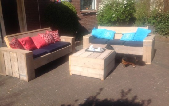 Goedenavond Frank, Hierbij de foto van de banken met de tafel ging super met jou tekeningen. Groet Bert en Margreet